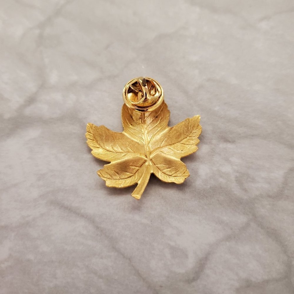 🍁 Vintage 1980s 80s Gold Leaf Brooch 🍁 - Picture 2 of 3
